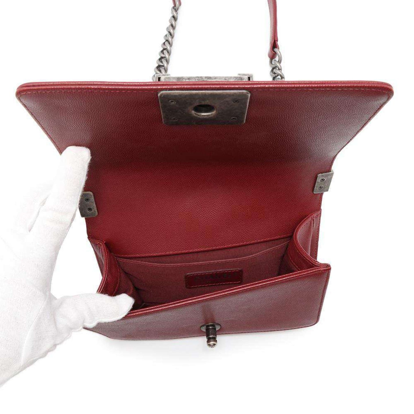 Chanel Sac Boy en cuir caviar rouge