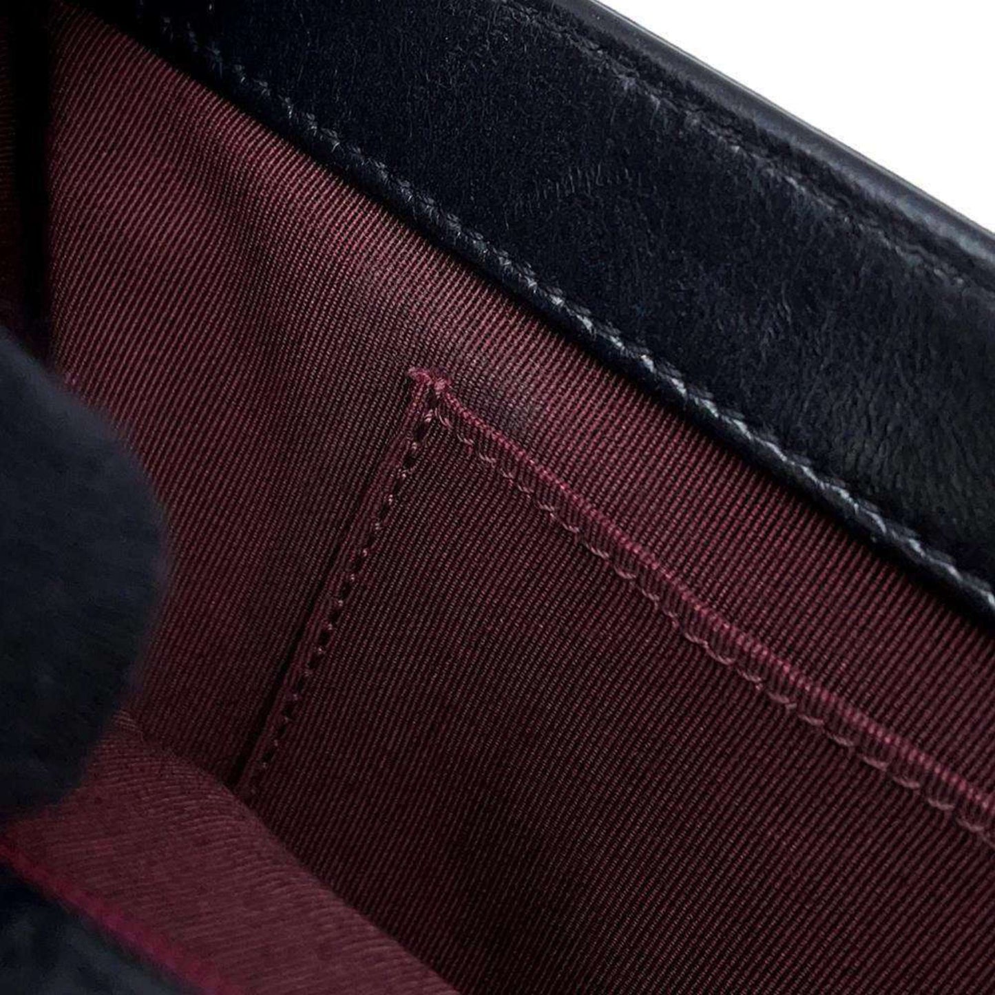 Chanel Sac Boy en cuir noir