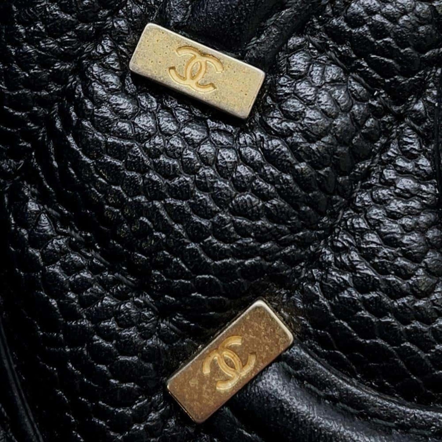 Chanel Sac Filigree en cuir caviar noir