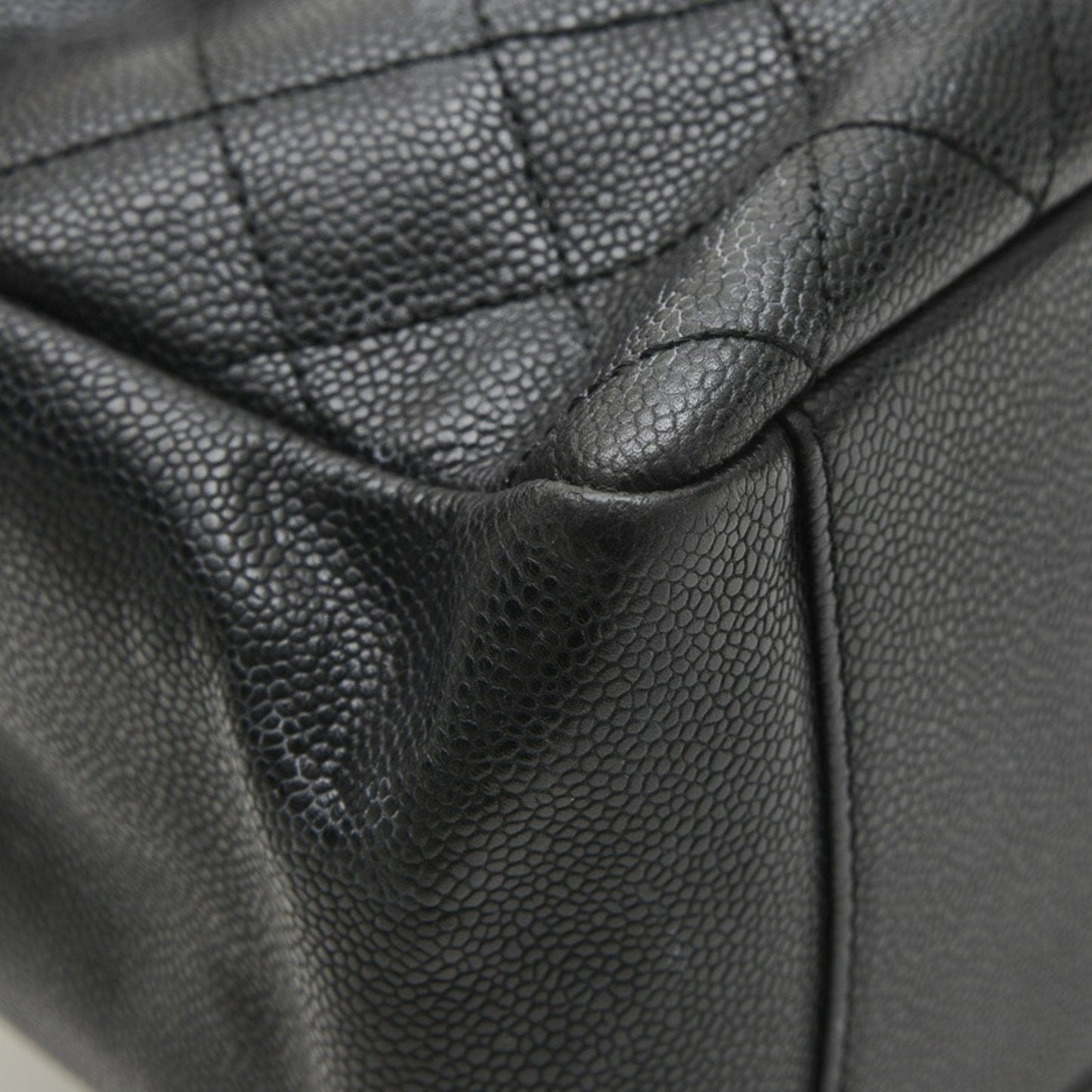 Chanel Sac GST en cuir caviar noir