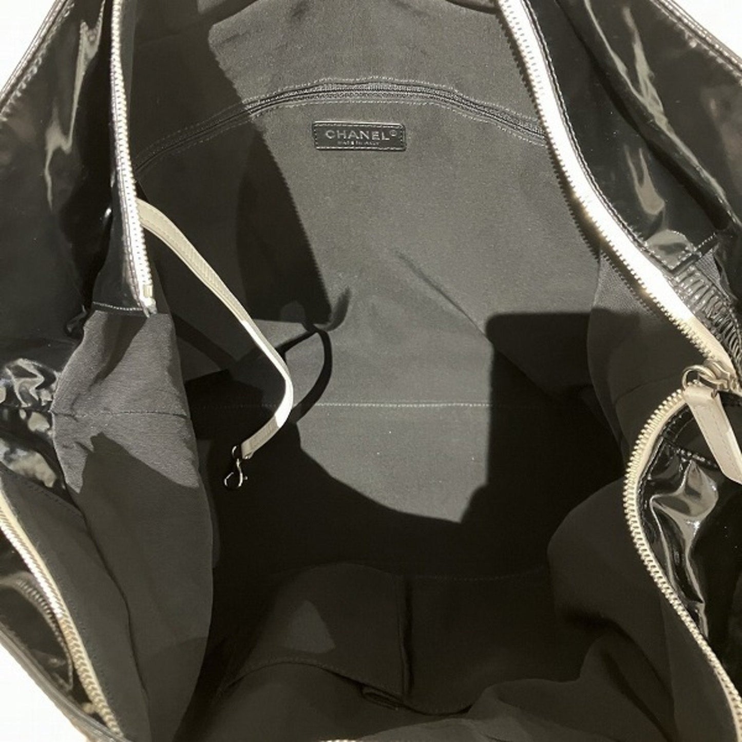 Chanel Sac La Pausa en vinyle noir