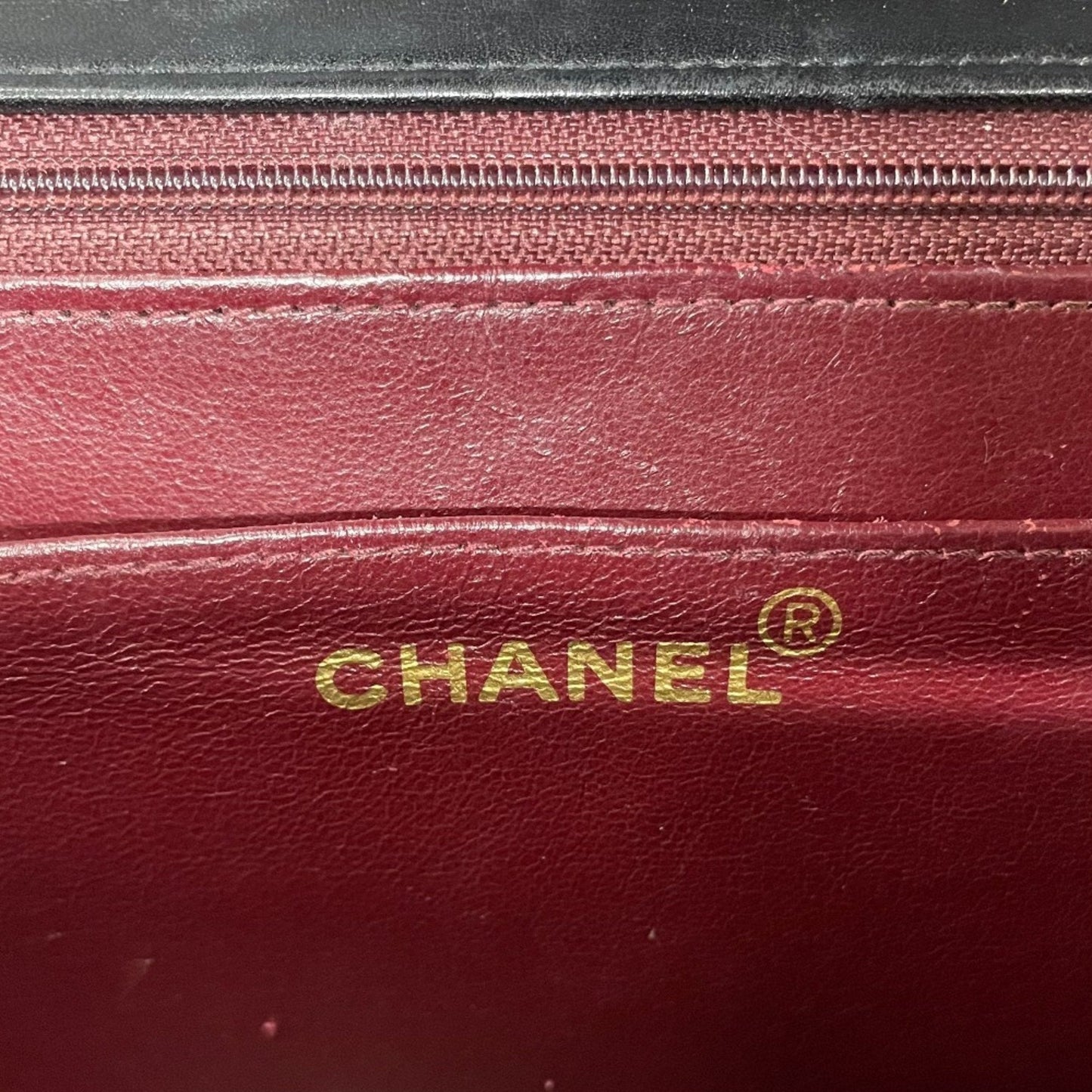 Chanel Sac Single Flap en cuir noir