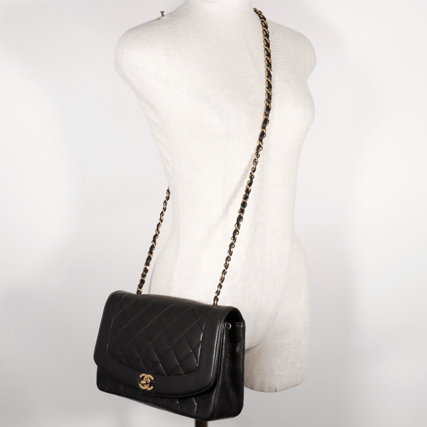 Chanel Sac Diana en cuir noir