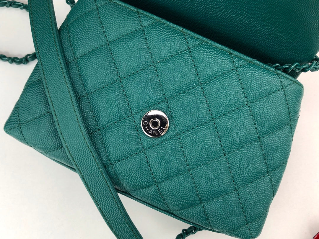 CHANEL Coco Hanle Mini 19cm Emerald Green Grained Calfskin Gold Hardware