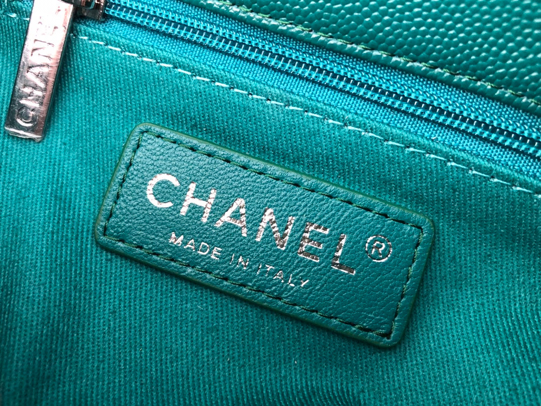 CHANEL Coco Hanle Mini 19cm Emerald Green Grained Calfskin Gold Hardware