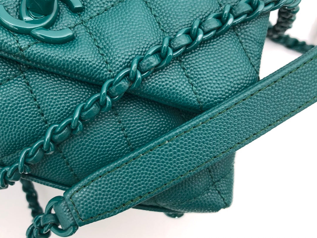 CHANEL Coco Hanle Mini 19cm Emerald Green Grained Calfskin Gold Hardware