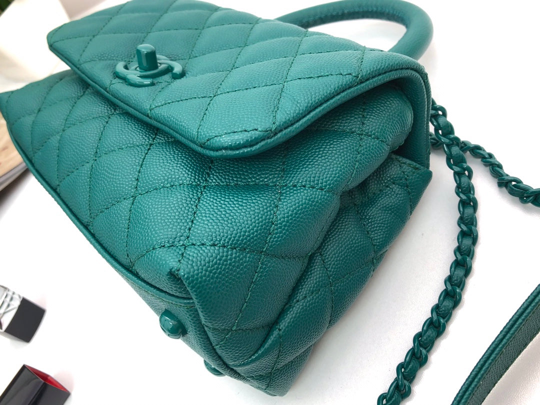 CHANEL Coco Hanle Mini 19cm Emerald Green Grained Calfskin Gold Hardware