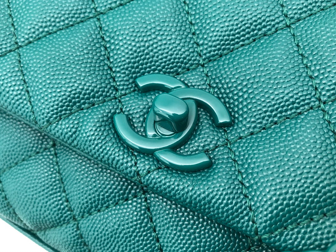 CHANEL Coco Hanle Mini 19cm Emerald Green Grained Calfskin Gold Hardware