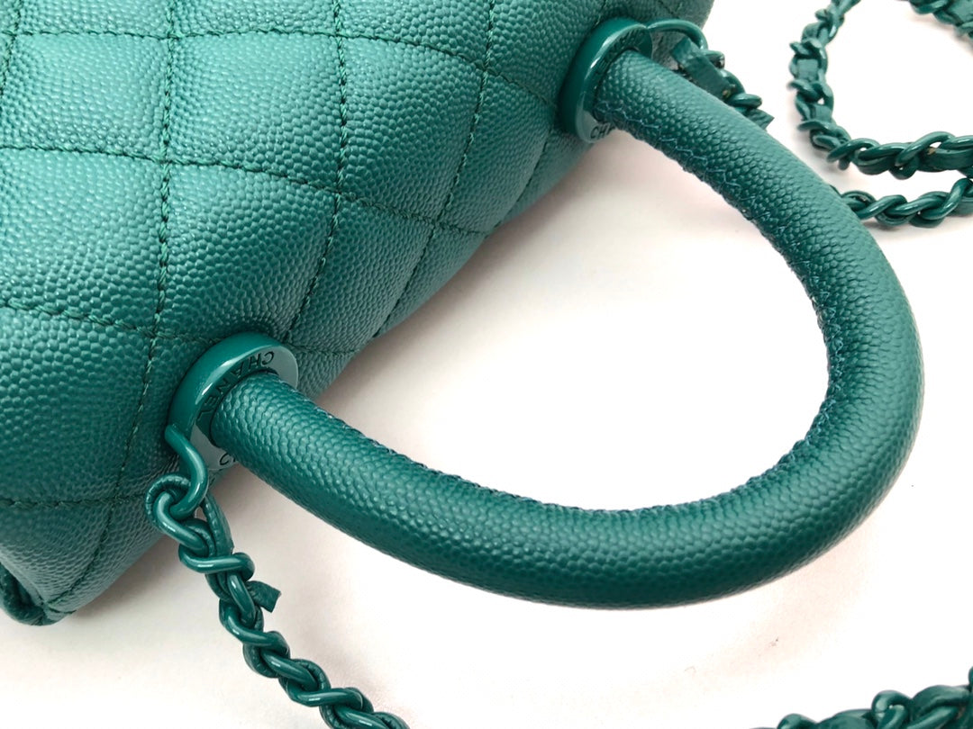CHANEL Coco Hanle Mini 19cm Emerald Green Grained Calfskin Gold Hardware
