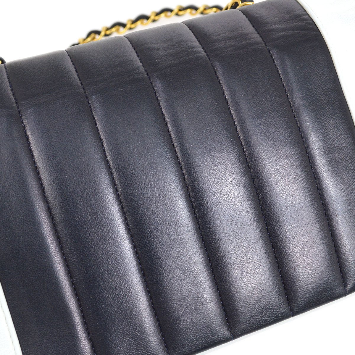 CHANEL 1991-1994 Vertical Border Flap Small Navy Lambskin
