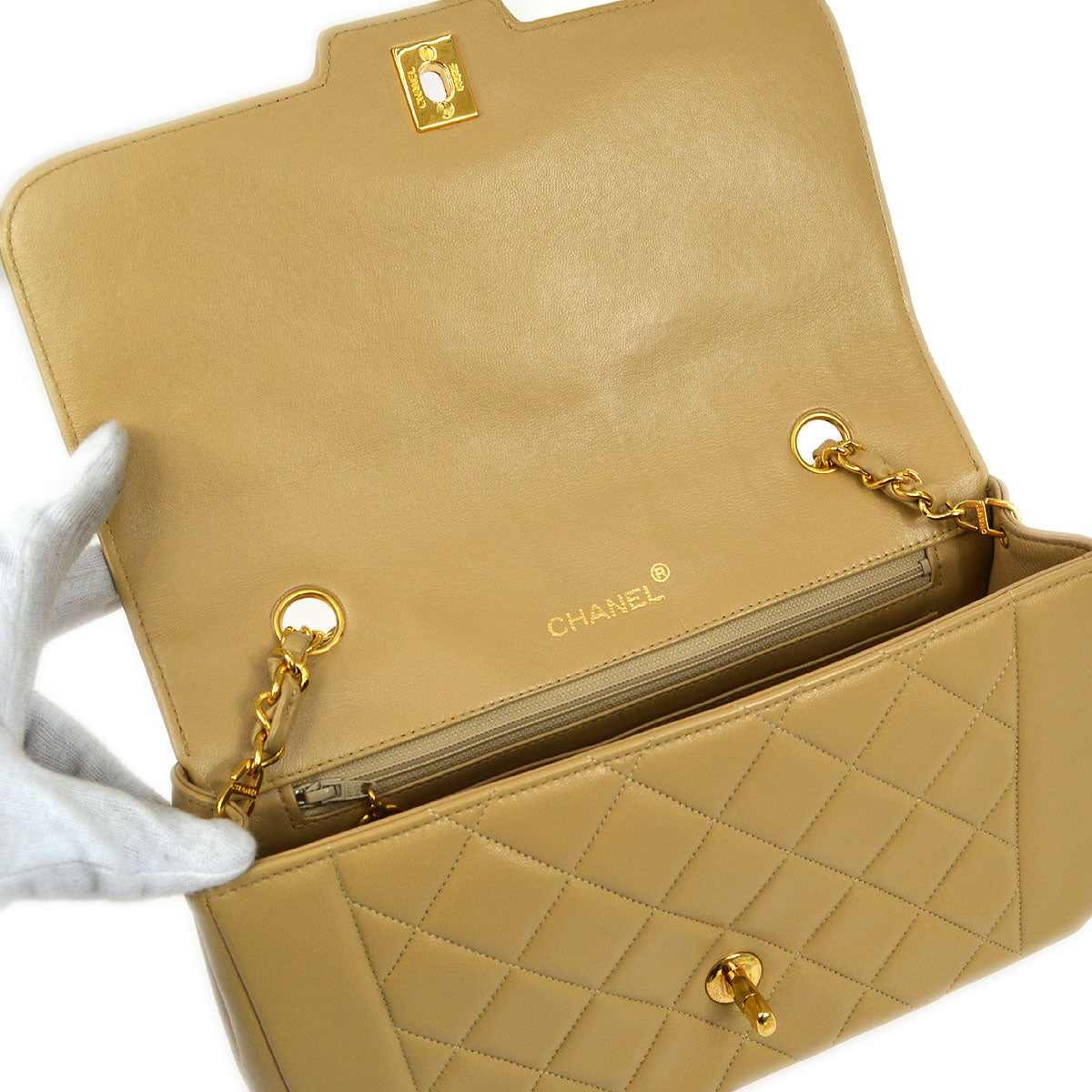 CHANEL 1986-1988 Beige Lambskin Border Flap Medium