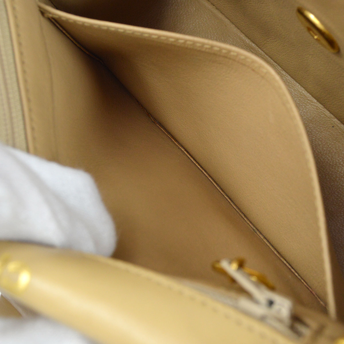 CHANEL 1989-1991 Beige Lambskin Classic Square Flap 17