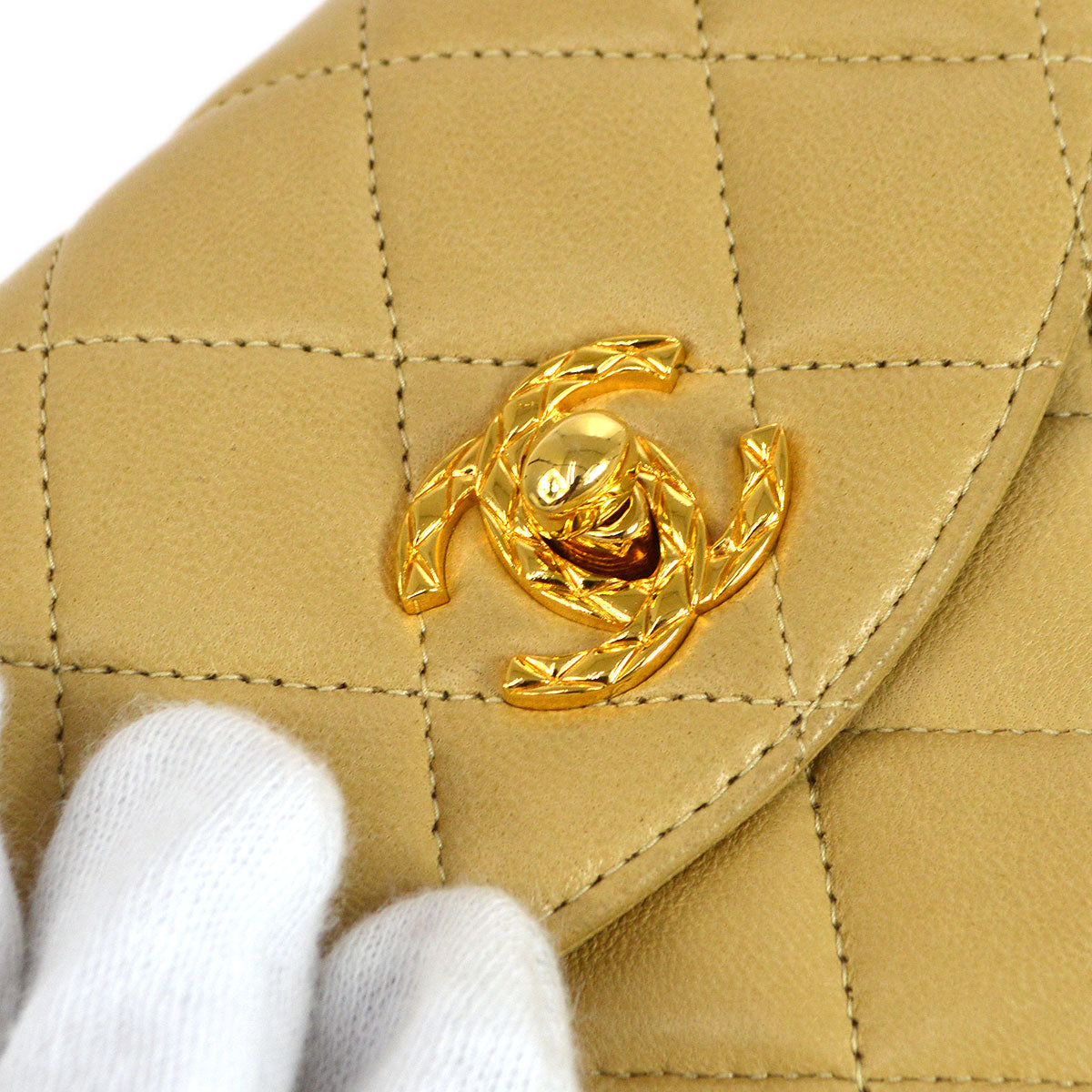 CHANEL 1997-1999 Round Flap Mini Beige Lambskin