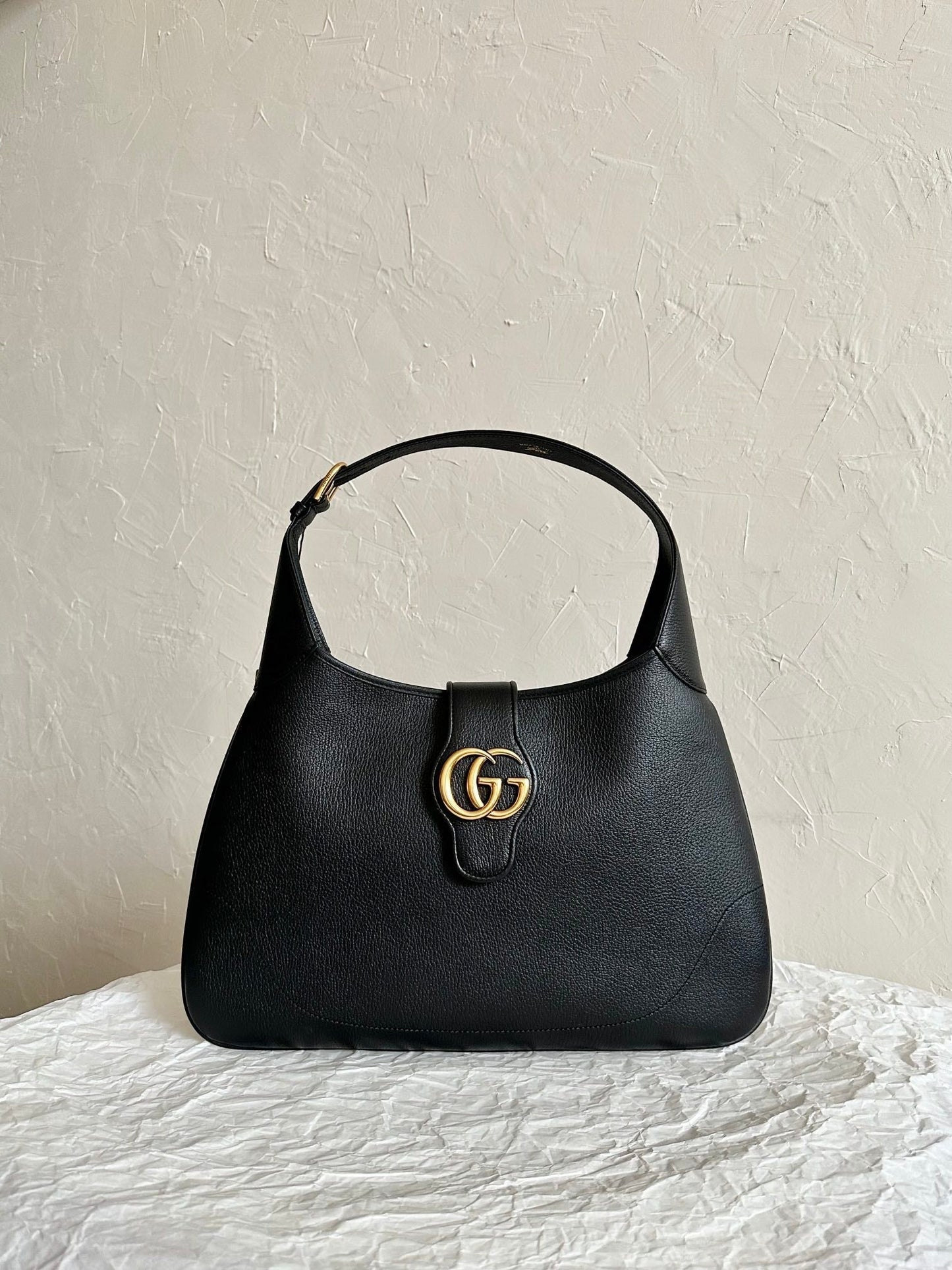 Gucci APHRODITE MEDIUM 39 SHOULDER BAG IN BLACK CALFSKIN