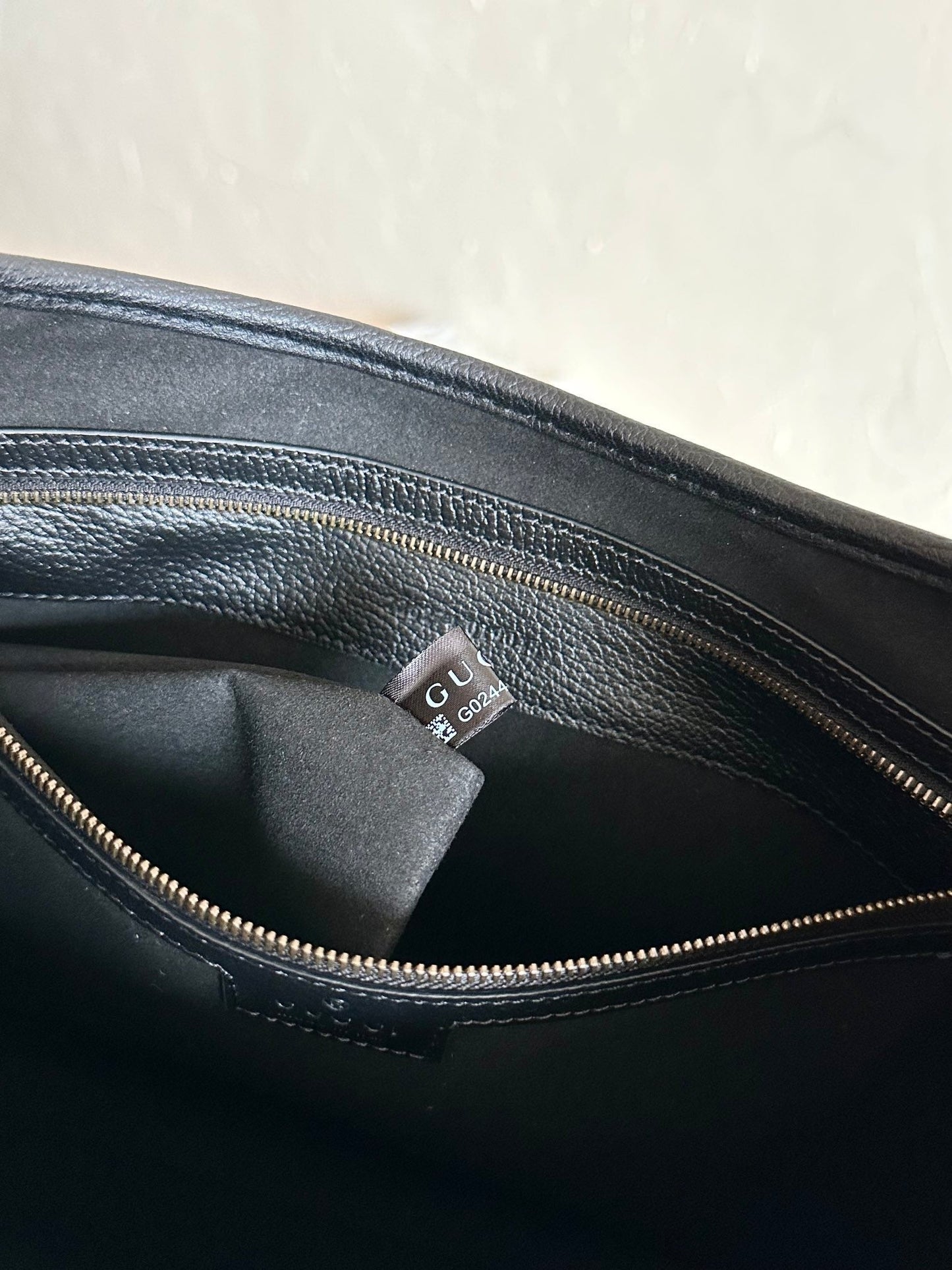 Gucci APHRODITE MEDIUM 39 SHOULDER BAG IN BLACK CALFSKIN