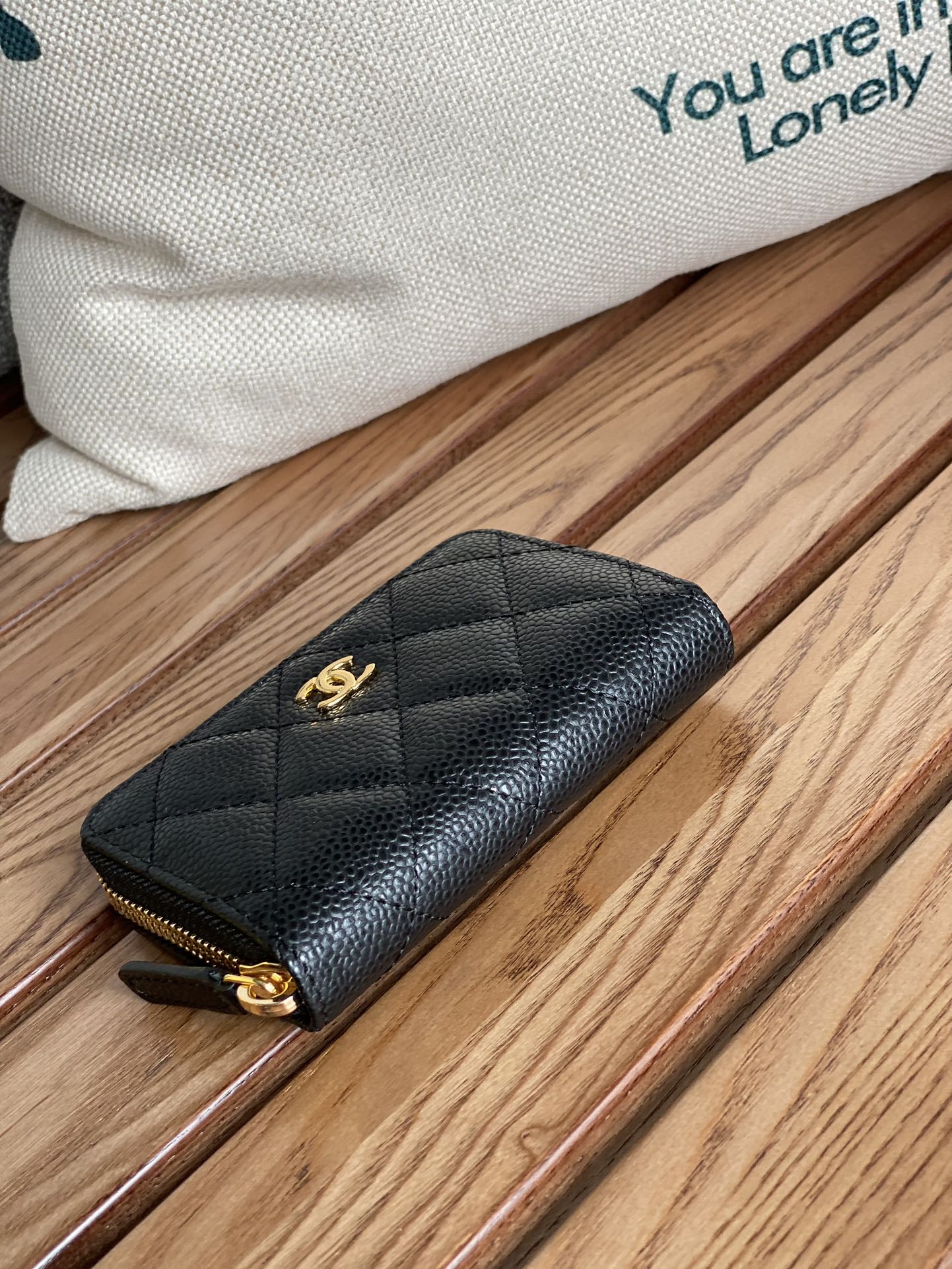 CHANEL zipped wallet 7.5cm black caviar gold hardware