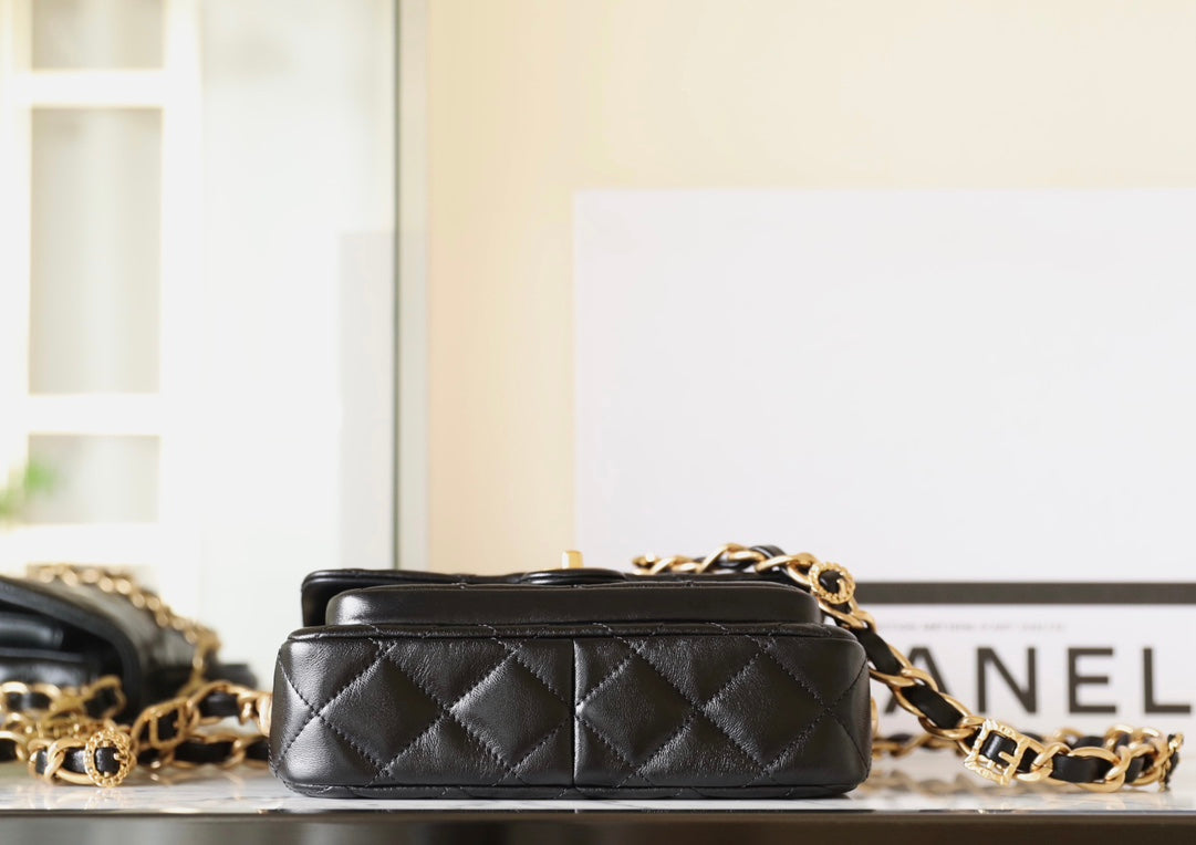 CHANEL 24a flap bag 20cm top handle black lambskin gold hardware