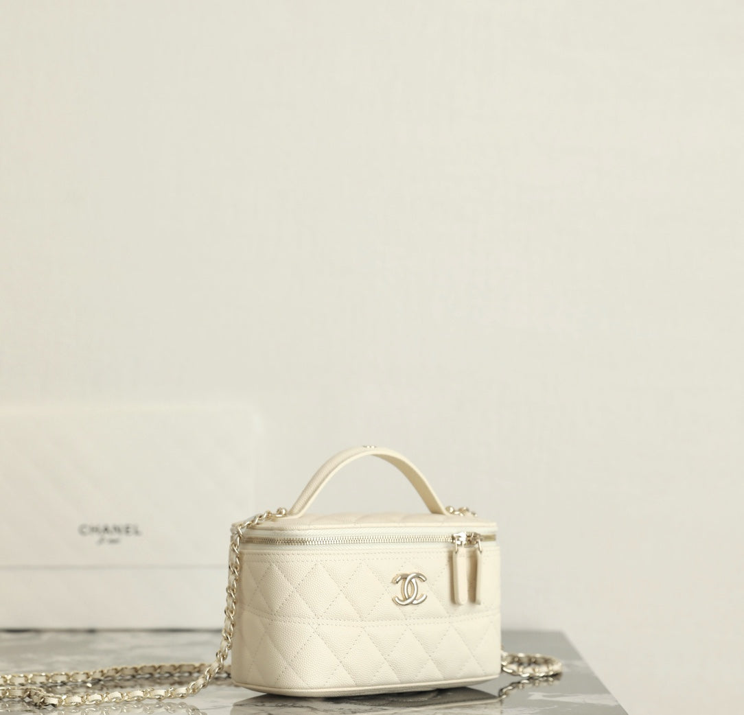 CHANEL 25C Vanity 17cm Cream Grained Calfskin
