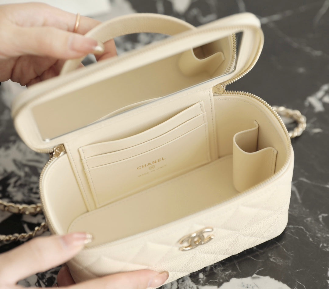CHANEL 25C Vanity 17cm Cream Grained Calfskin