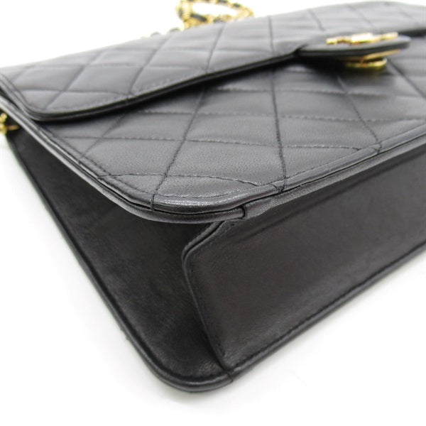 Chanel Quilted Leather Single Flap Bag Leather Crossbody Bag in New Condition