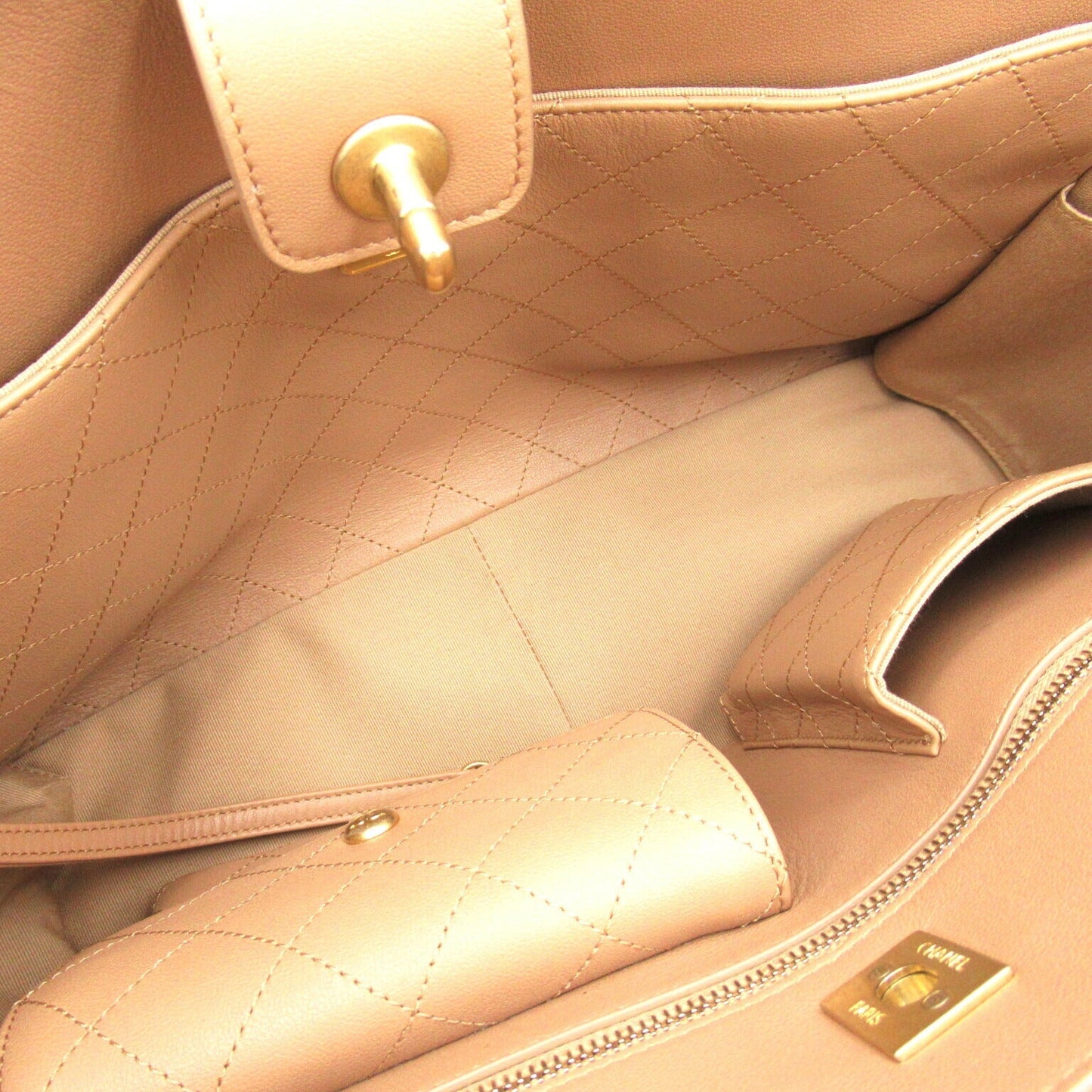 Chanel Leather Shoulder Tote Bag AS3508
