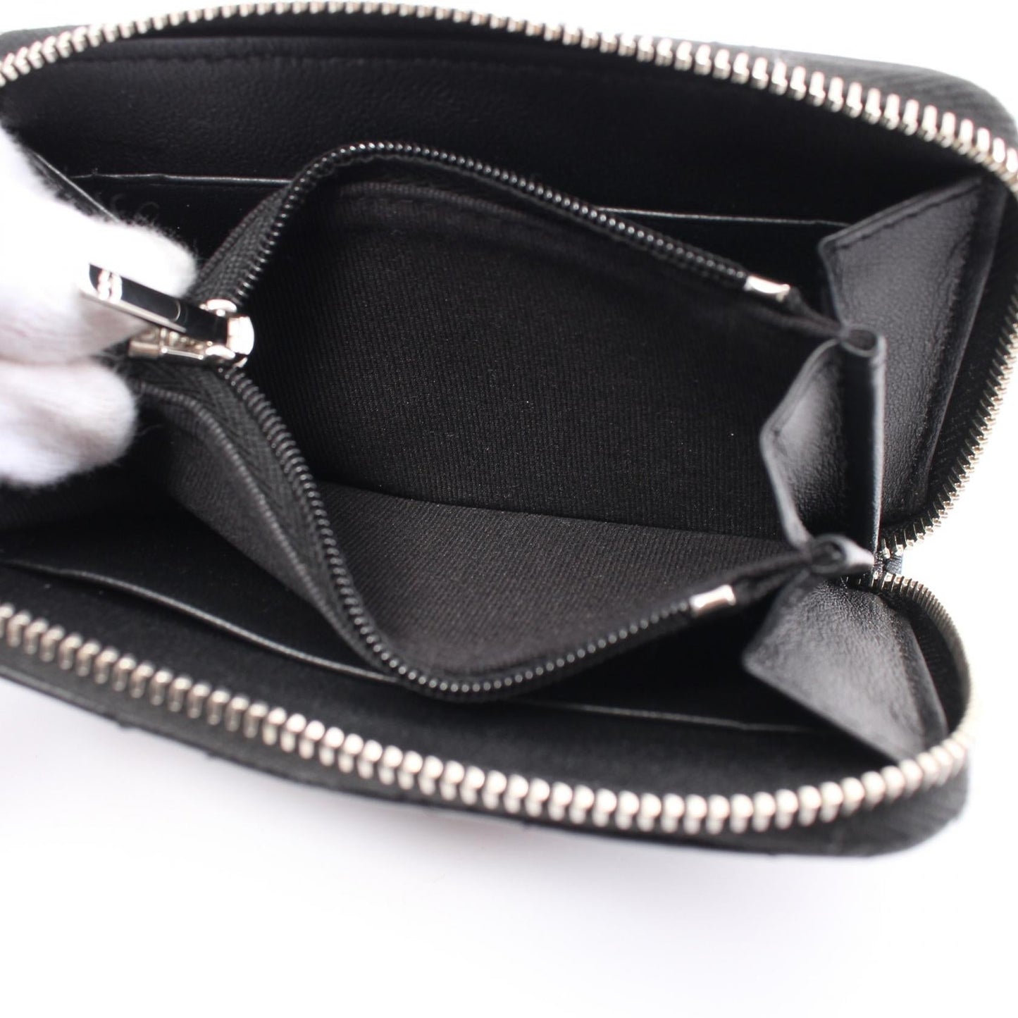 Chanel CC Zip Coin Case Leather Coin Case in Great Condition
