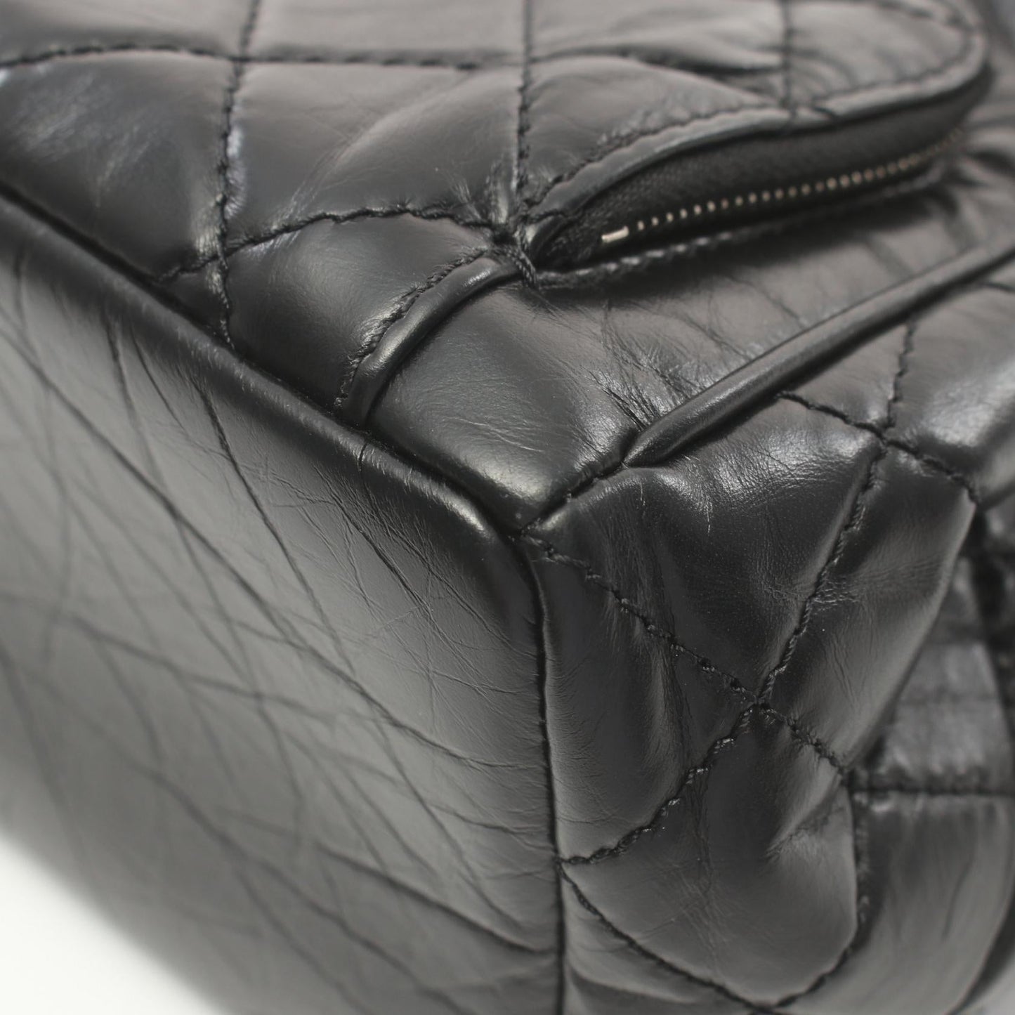 Chanel Quilted Drawstring Shoulder Bag Leather Shoulder Bag in New Condition