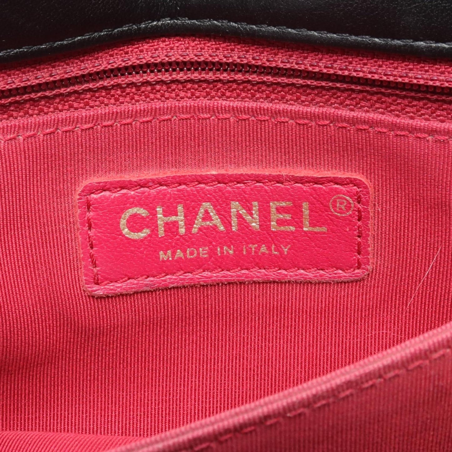 Chanel Quilted Leather Chain Flap Bag Leather Shoulder Bag in New Condition