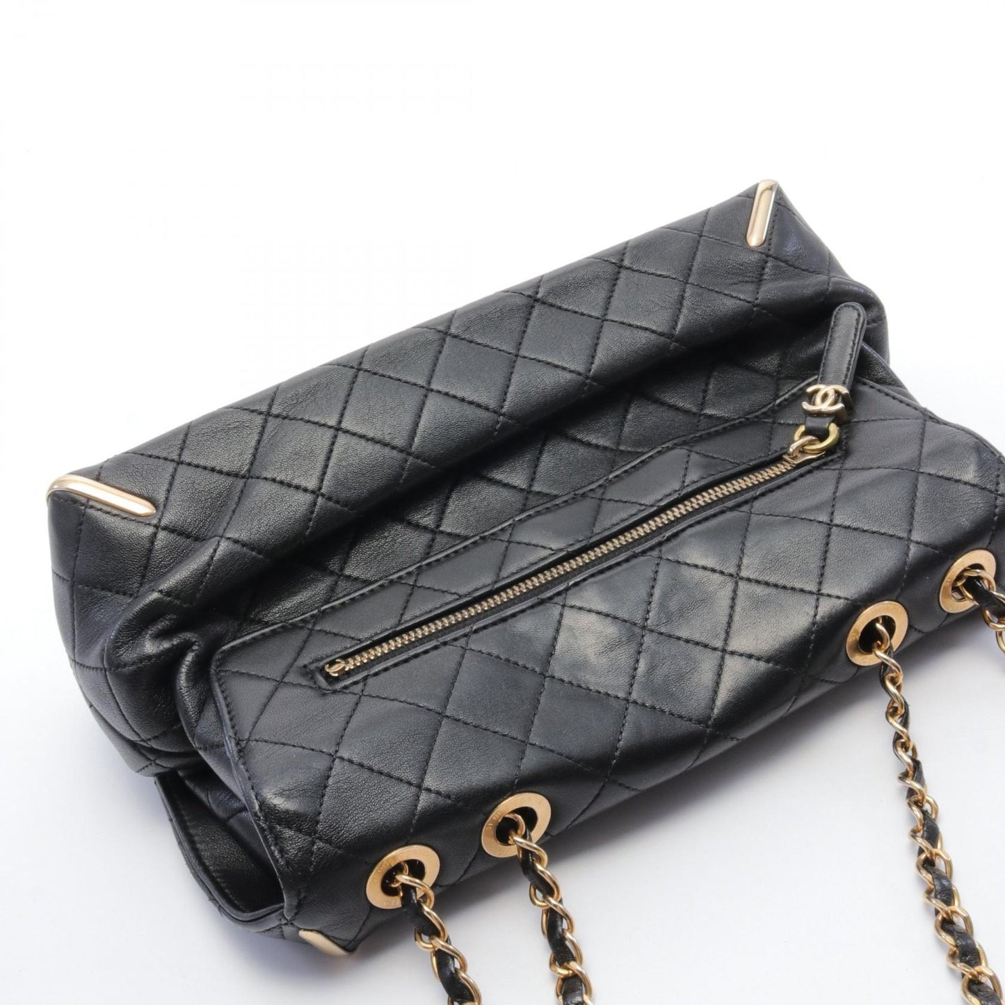 Chanel Quilted Leather Chain Flap Bag Leather Shoulder Bag in New Condition