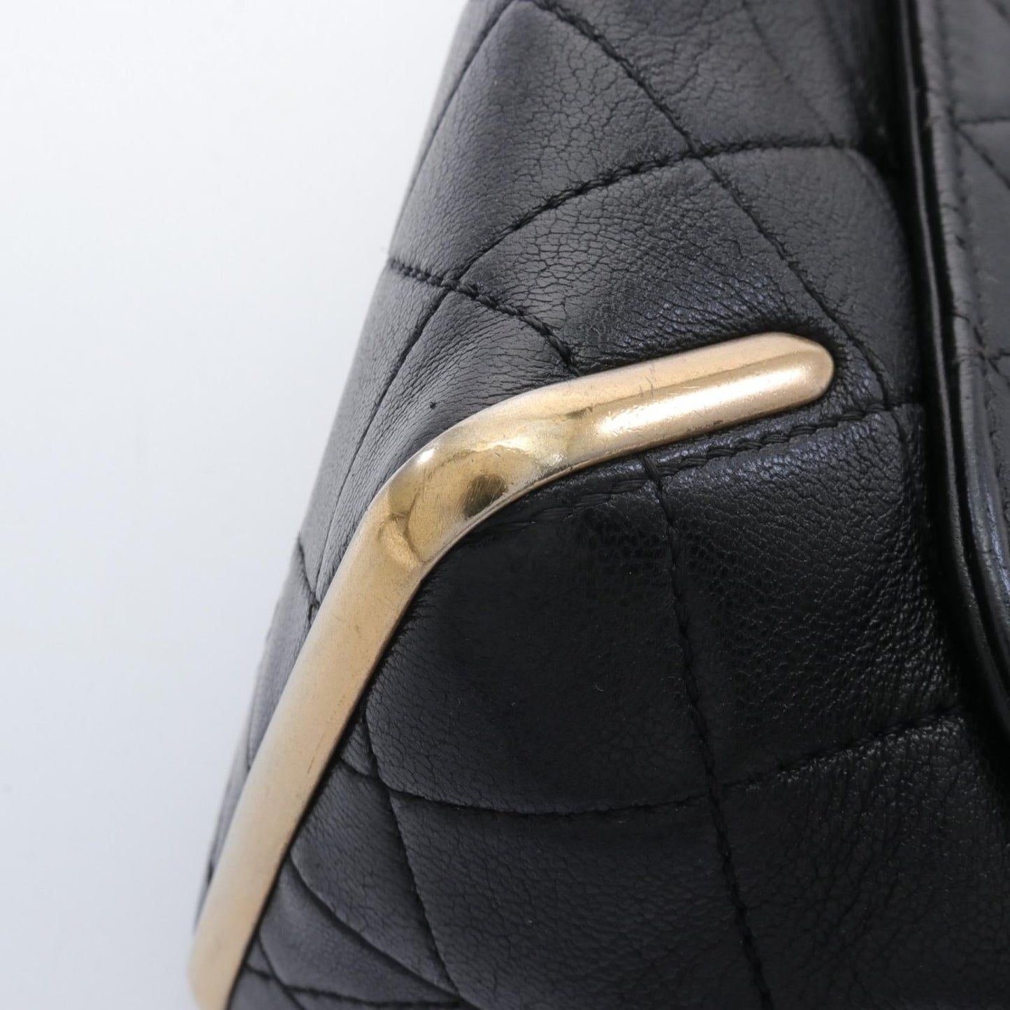 Chanel Quilted Leather Chain Flap Bag Leather Shoulder Bag in New Condition