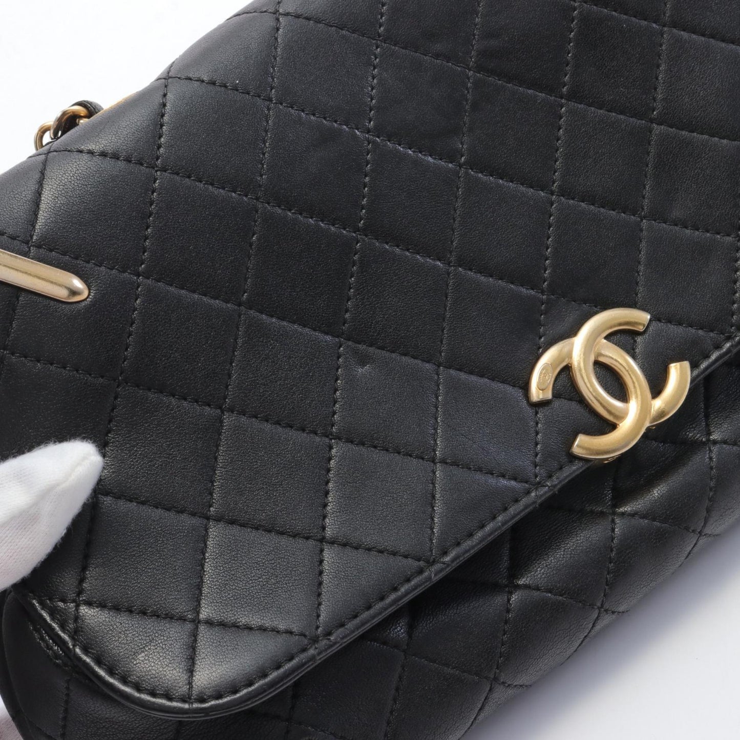 Chanel Quilted Leather Chain Flap Bag Leather Shoulder Bag in New Condition