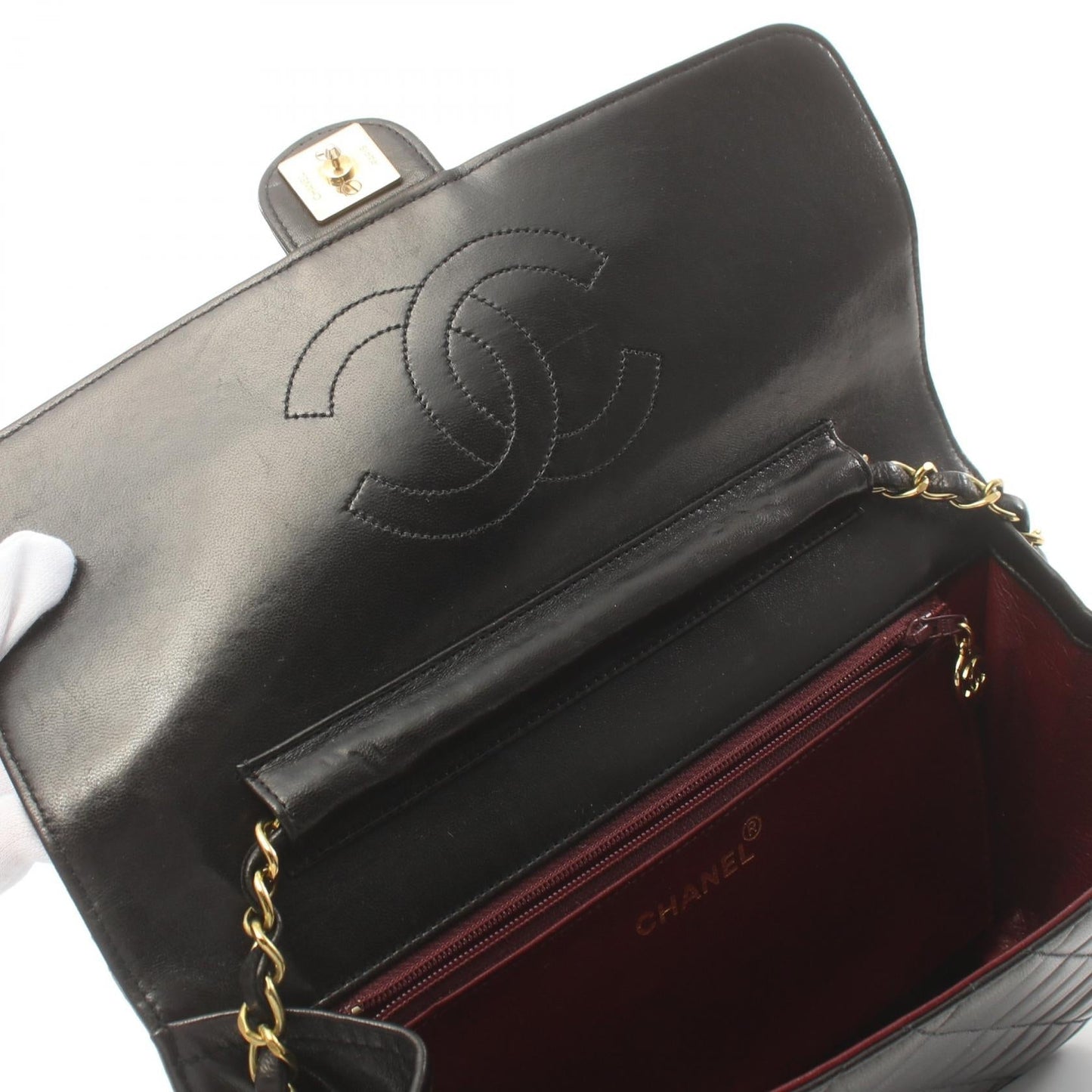 Chanel Quilted Leather Chain Flap Bag Leather Shoulder Bag in New Condition