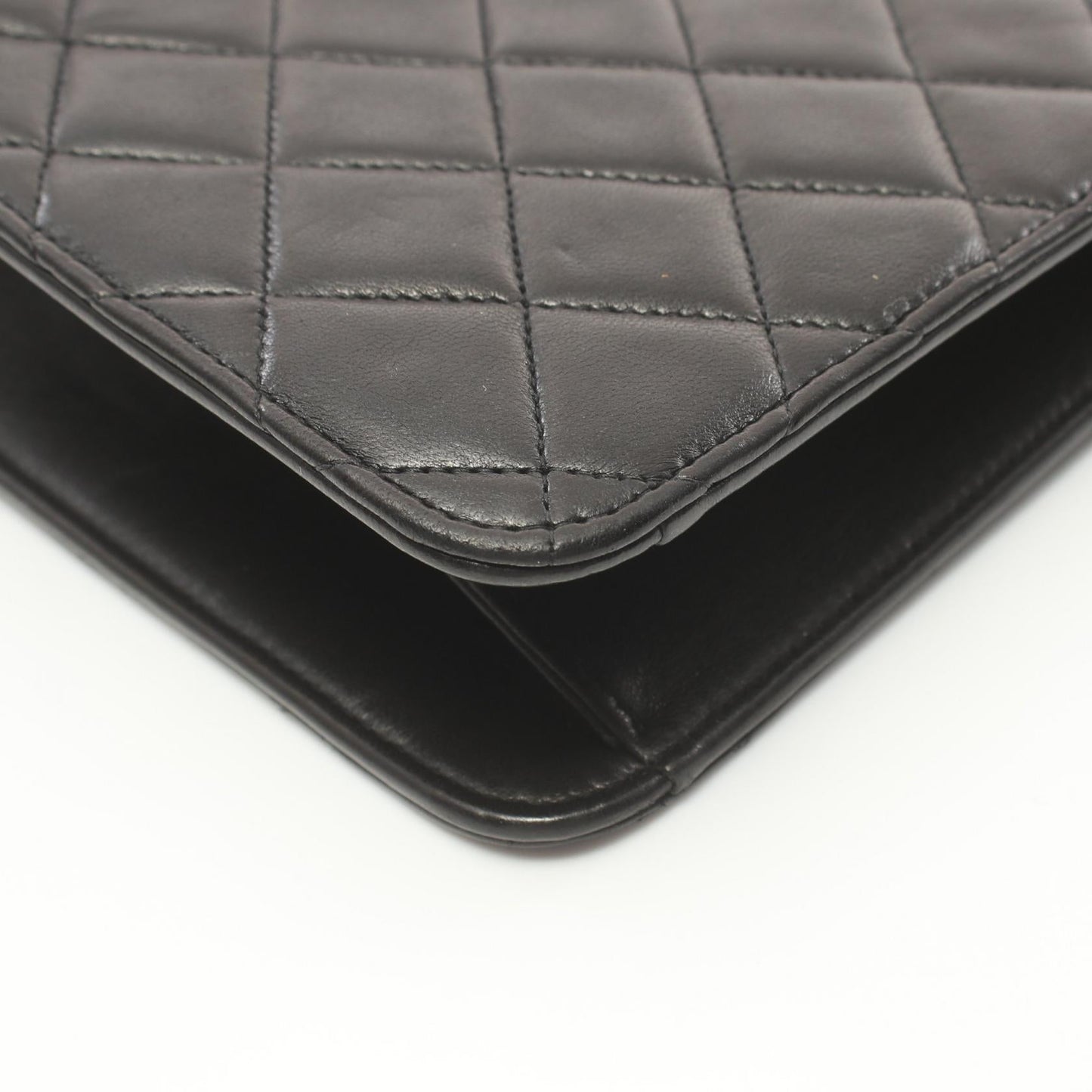 Chanel Quilted Leather Chain Flap Bag Leather Shoulder Bag in New Condition