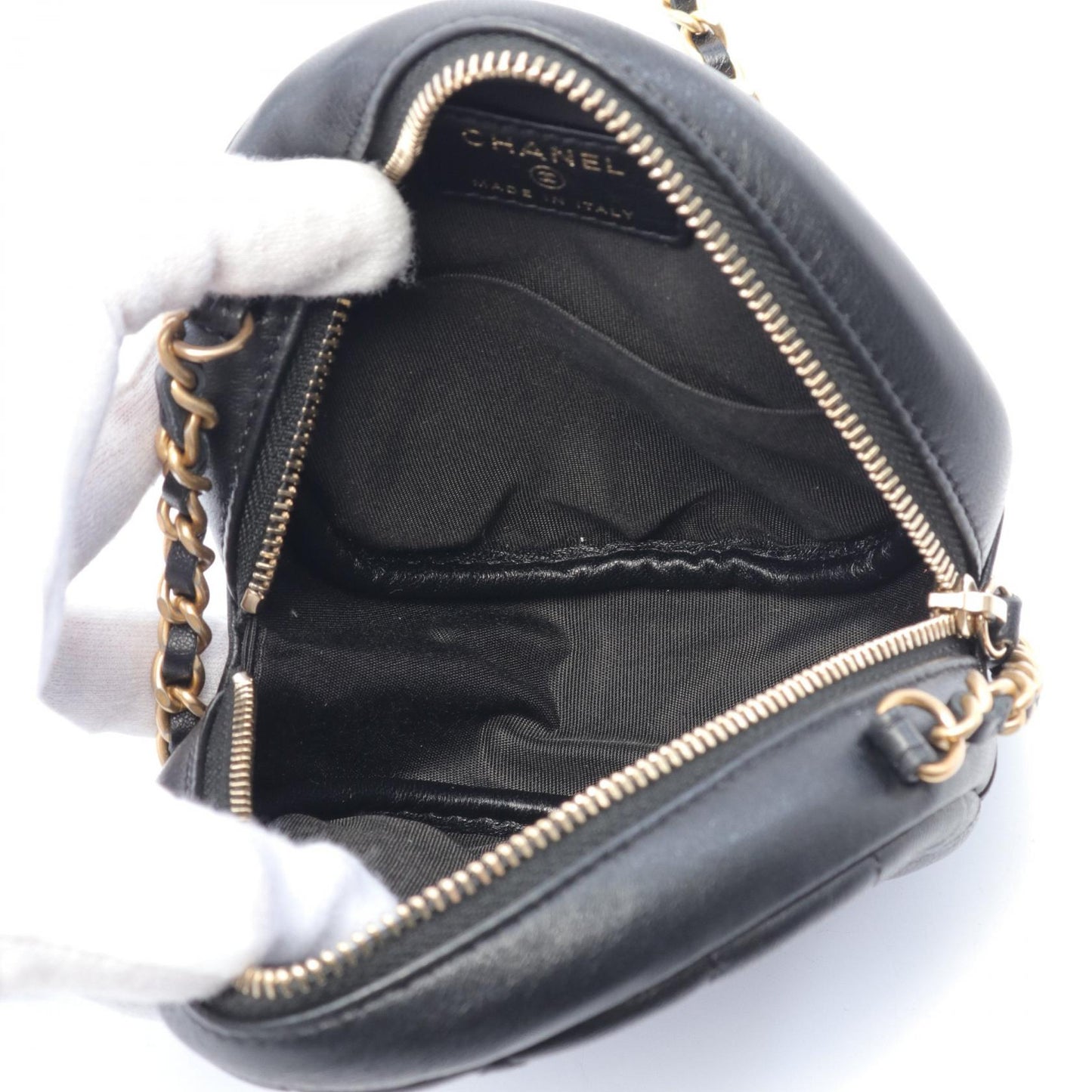 Chanel Quilted Leather Round Chain Crossbody Bag Leather Crossbody Bag in New Condition