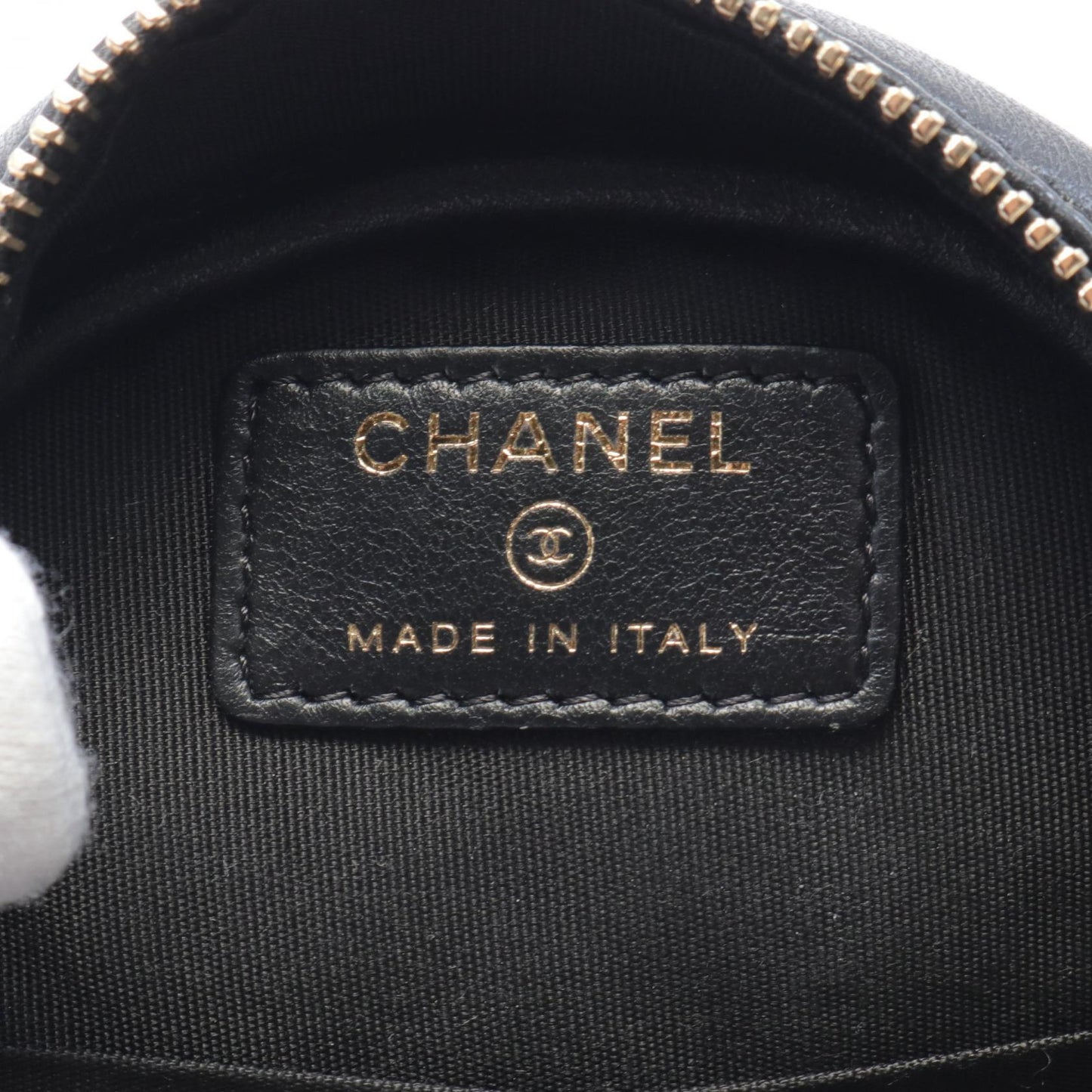 Chanel Quilted Leather Round Chain Crossbody Bag Leather Crossbody Bag in New Condition