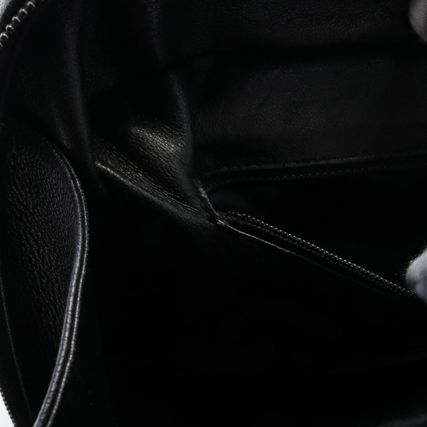 Chanel CC Leather Handbag Leather Handbag in Great Condition