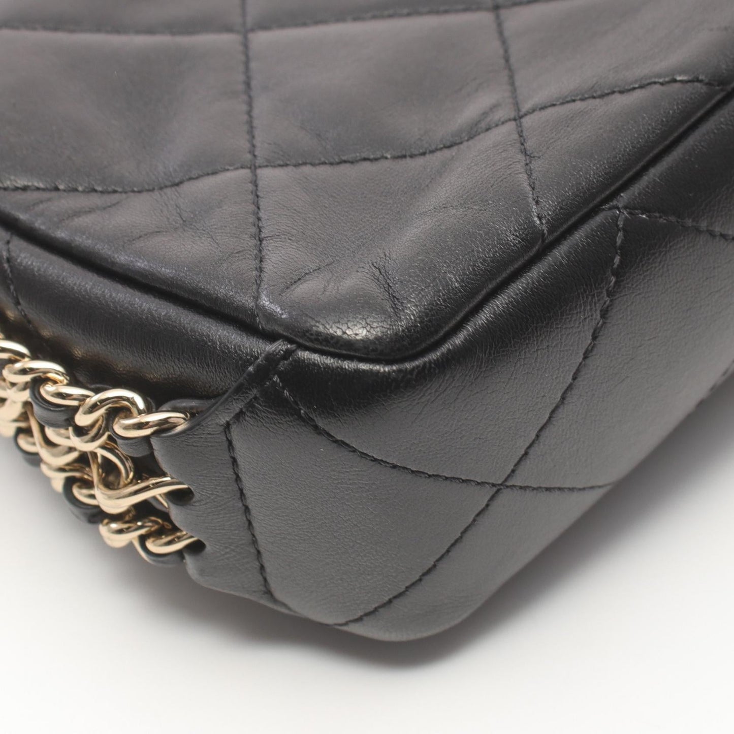 Chanel Matelasse Leather Shoulder Bag AS3100