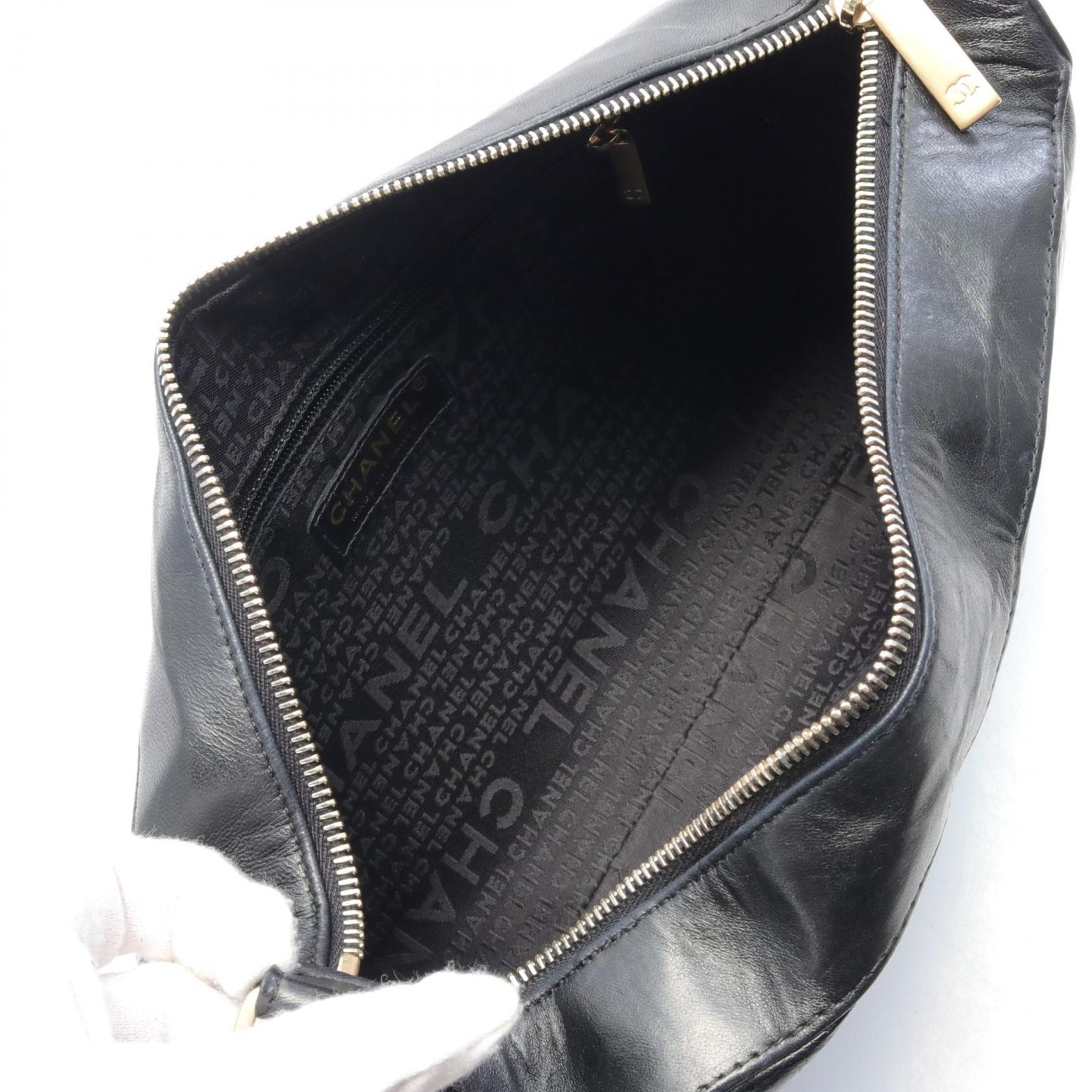 Chanel CC Chocolate Bar Bag Leather Shoulder Bag in New Condition