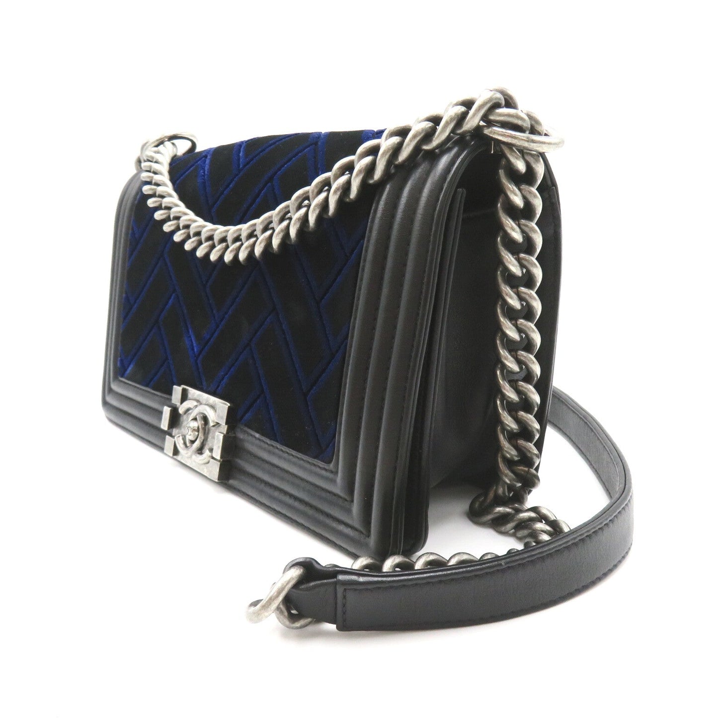 Chanel Boy Chain Shoulder Bag Leather Shoulder Bag 23195690 in New Condition