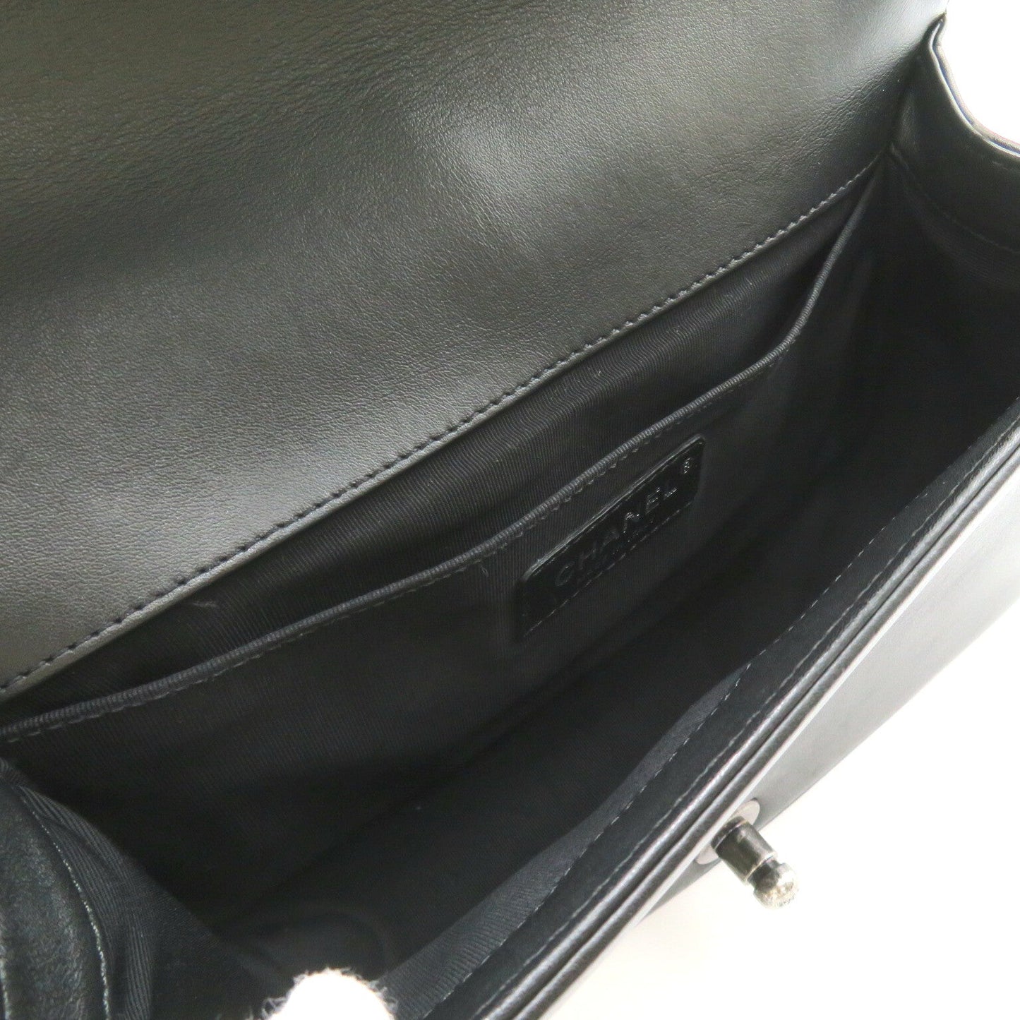 Chanel Boy Chain Shoulder Bag Leather Shoulder Bag 23195690 in New Condition