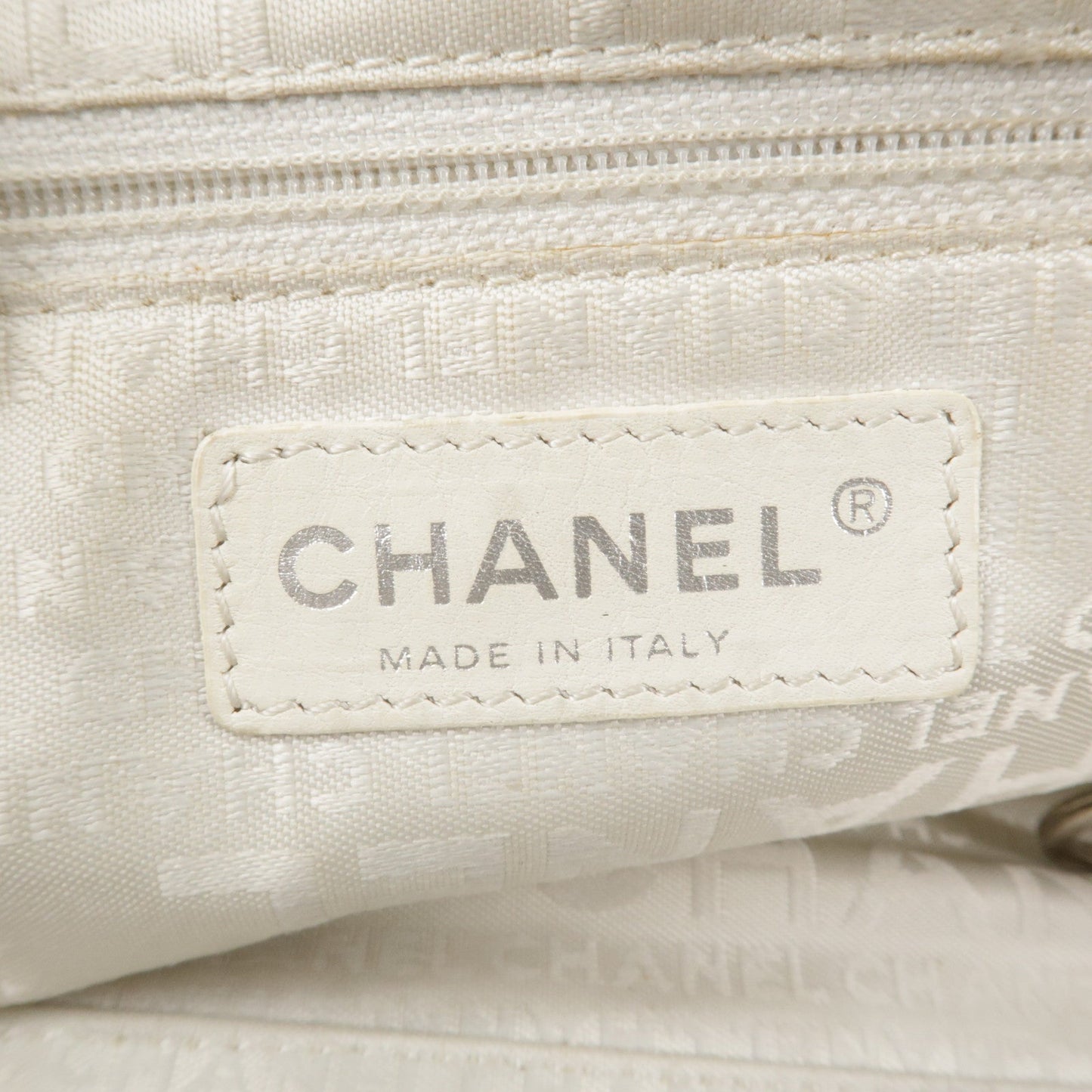 CHANEL Chocolate Bar Caviar Skin Mini Boston Bag White A26135