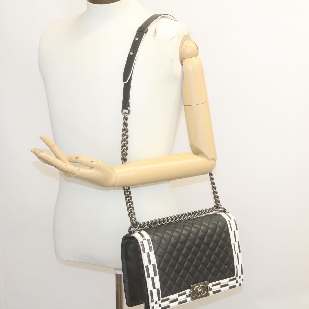 CHANEL Matelasse Boy Chanel Chain Shoulder Bag Lamb Skin Black CC 29190A