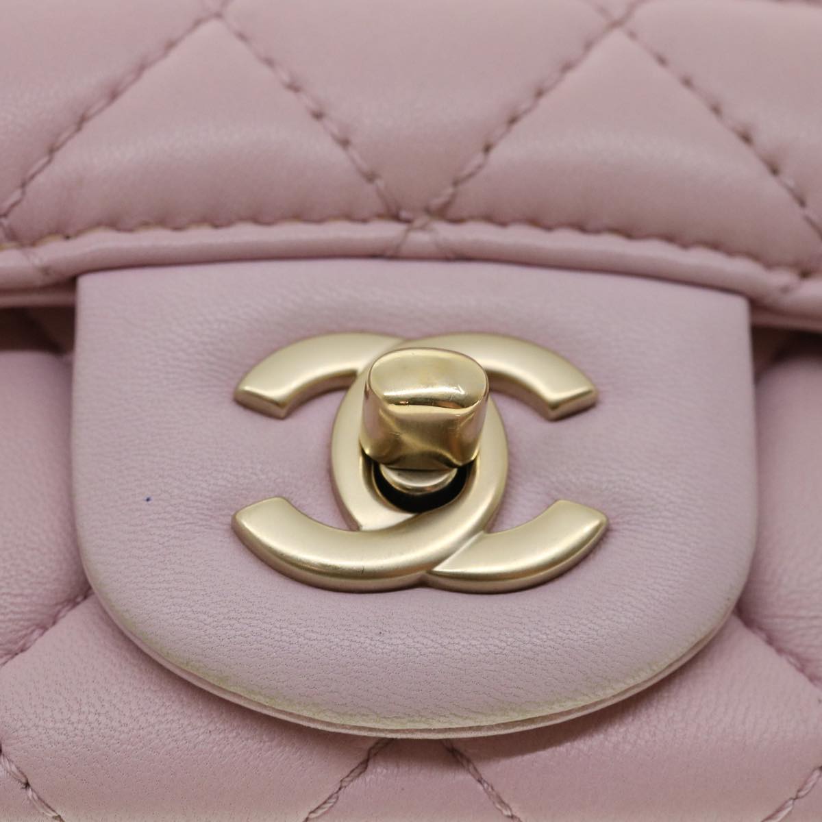 CHANEL Matelasse Turn Lock Chain Shoulder Bag Lamb Skin Pink CC 32151A
