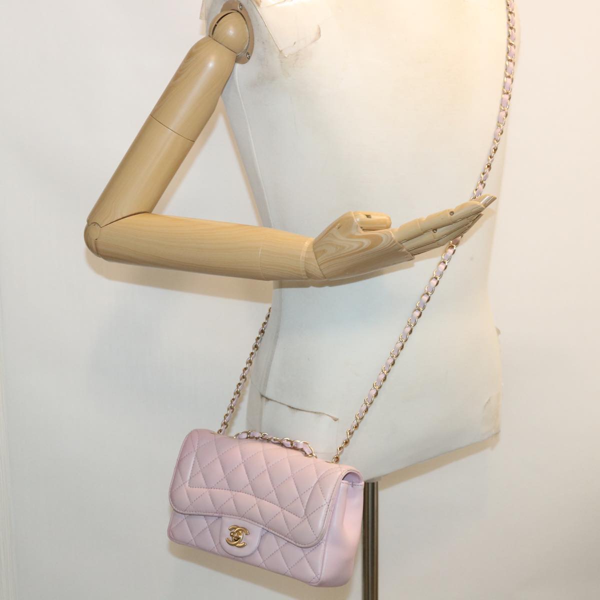 CHANEL Matelasse Turn Lock Chain Shoulder Bag Lamb Skin Pink CC 32151A