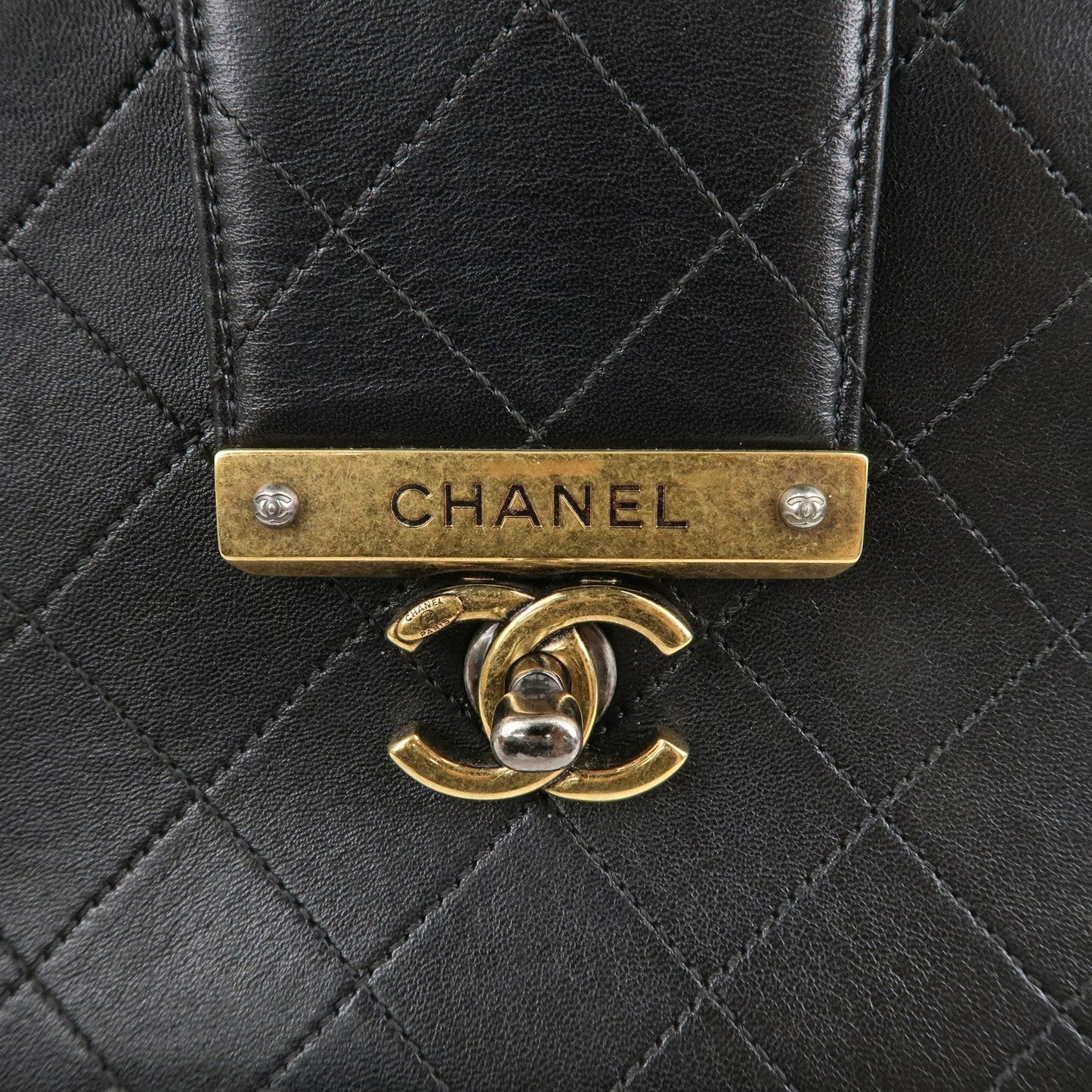 CHANEL Matelasse Lamb Skin Vintage Chain Shoulder Bag Black