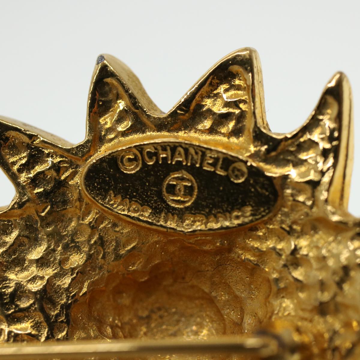 CHANEL Brooch metal Gold CC 38119