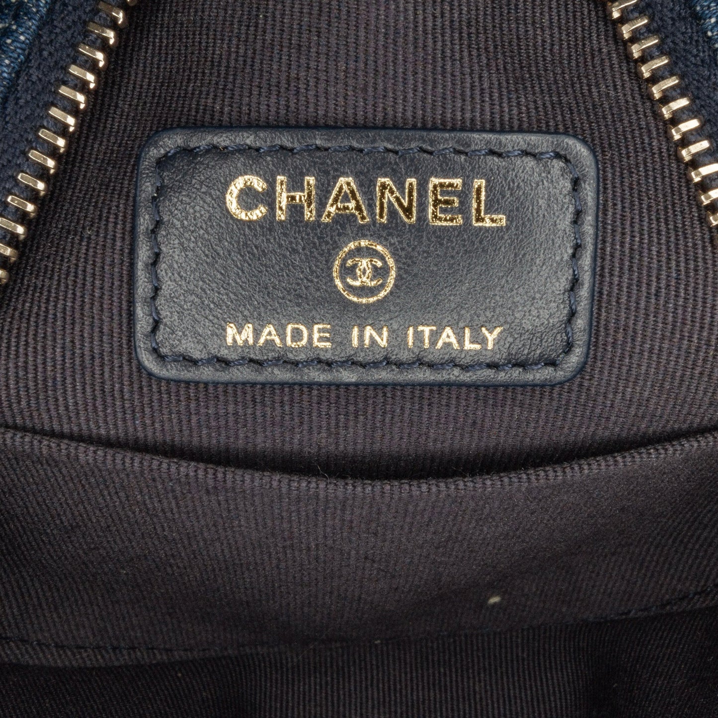 Chanel Sac Denim 19 Round Clutch with Chain
