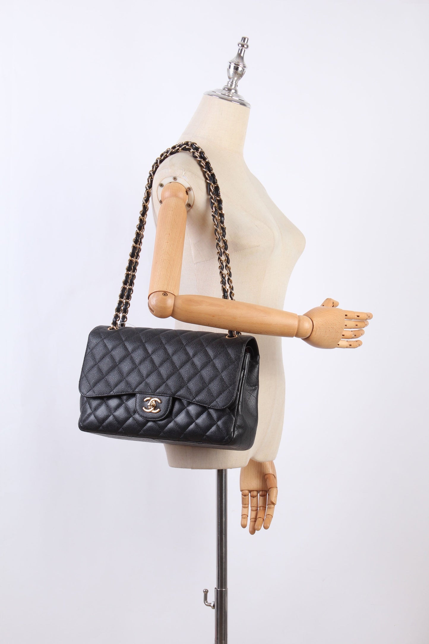 Chanel Caviar Jumbo Classic Double Flap Bag Leather Shoulder Bag in Great Condition