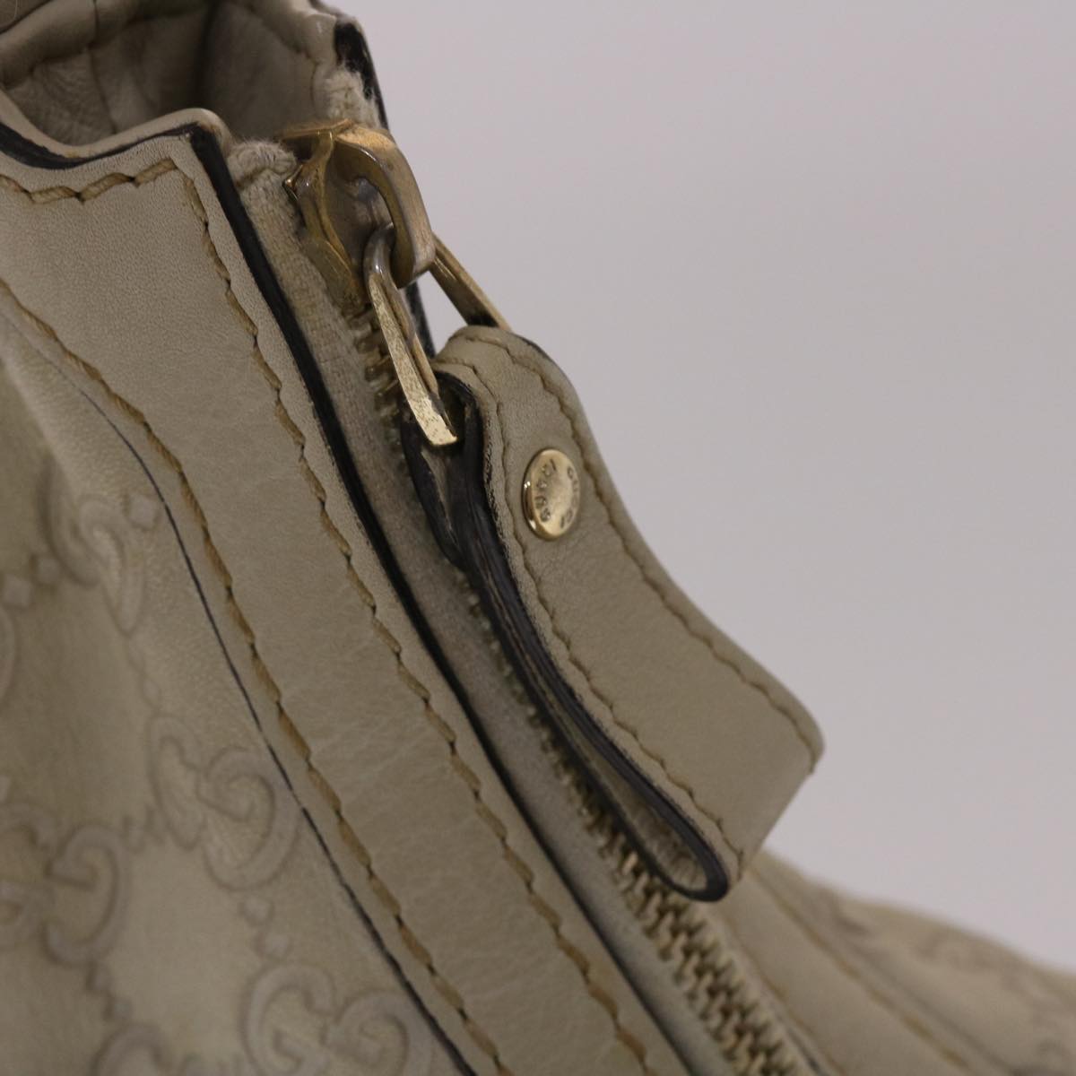 GUCCI Shima Shoulder Bag Leather White 002404 49070