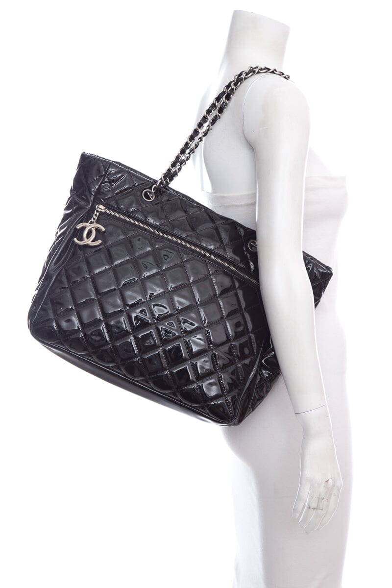 Chanel Black Diamond quilted "2009-2010" Handbag